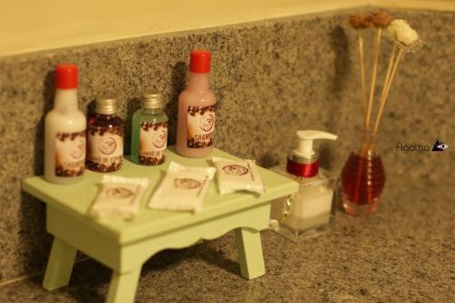 a small table with bottles of condiments on it at Café Palace Hotel in Três Pontas