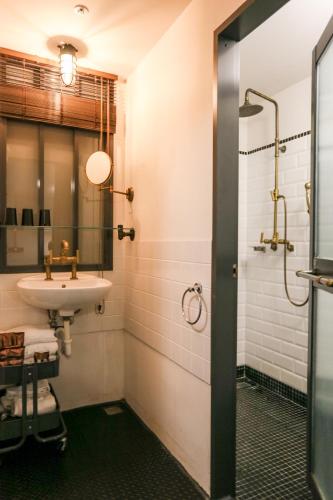a bathroom with a sink and a mirror at Hotel PaPa Whale in Taipei
