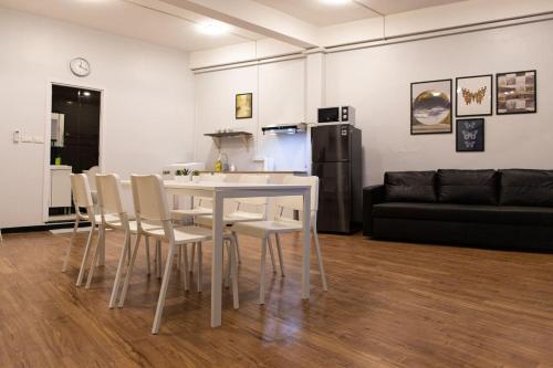 a kitchen with a table and chairs and a couch at U4 Large 2 bed rooms full kitchen 200m to BTS in Bangkok