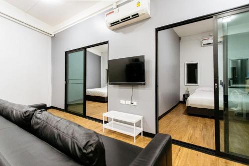 a living room with a couch and a tv at U4 Large 2 bed rooms full kitchen 200m to BTS in Bangkok