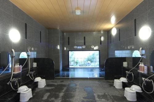 a bathroom with sinks and toilets in a room at Hotel Route-Inn Mito Kencho-mae in Mito