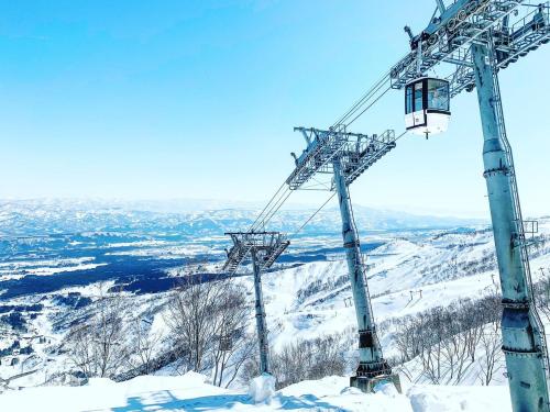 a ski lift in the snow on a mountain at Lotte Arai Resort in Myoko
