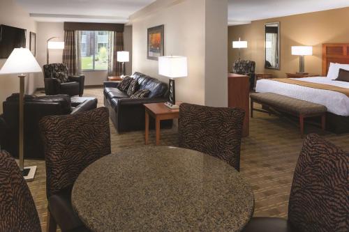 Afbeelding uit fotogalerij van Best Western Plus Bloomington Hotel in Bloomington