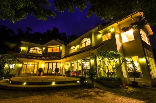 an exterior view of a building at night at Butchard Villas in Yuchi