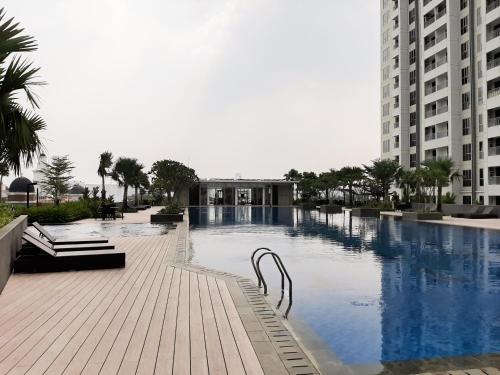a swimming pool in the middle of a building at Elegant 2BR Apartment at M-Town Signature near Shopping Mall By Travelio in Tangerang