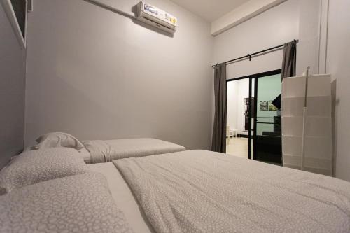 Ένα ή περισσότερα κρεβάτια σε δωμάτιο στο U1 Large 2 bed rooms BTS Udomsuk