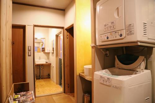 Kuchyň nebo kuchyňský kout v ubytování Y Pub & Hostel Tottori