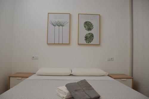 Posteľ alebo postele v izbe v ubytovaní Apts ARA with pool