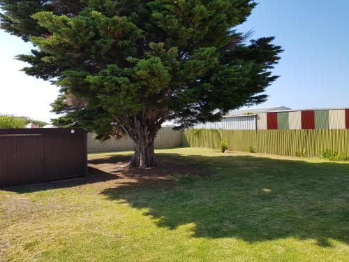 Gallery image of Portarlington beach shack 50 metres to the water in Portarlington