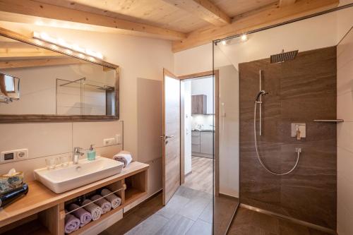 a bathroom with a sink and a shower at Beim Neuner - Zeit zu zweit in Oberaudorf