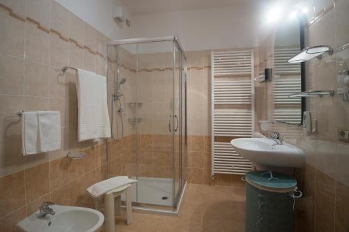 Foto de la galería de Apartments "VILLA IMELDA" en Limone sul Garda