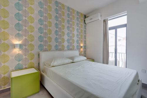 Krevet ili kreveti u jedinici u objektu Cozy 1 BR Apartment in St Julians, Best Location