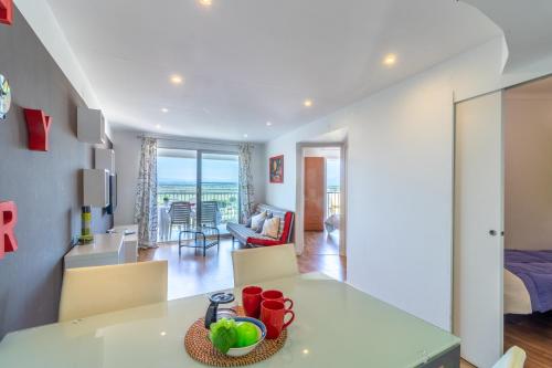 Goldhome - Karina