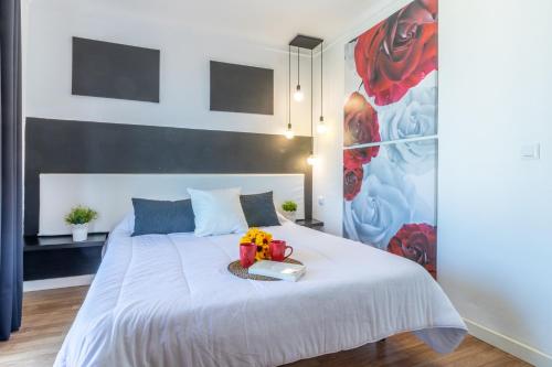 Goldhome - Karina