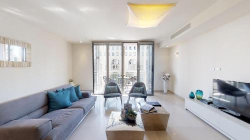 En sittgrupp på Rental Israel-Mamila Residences 14