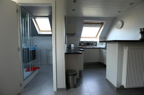 a kitchen with a sink and a counter top at de Zeester in Bredene-aan-Zee