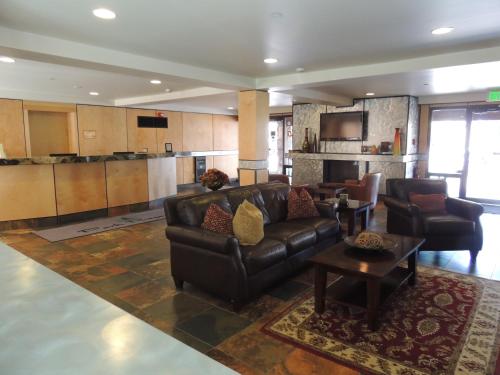 a living room with a leather couch and a kitchen at Park Regency in Park City