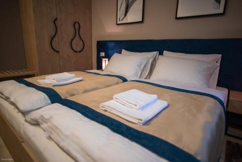 Кровать или кровати в номере Hotel & Distillery Monogram