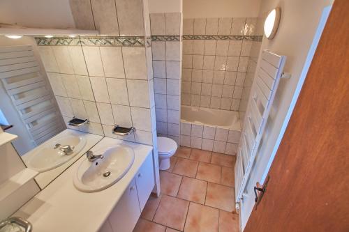 Ett badrum på Domaine de l Astic