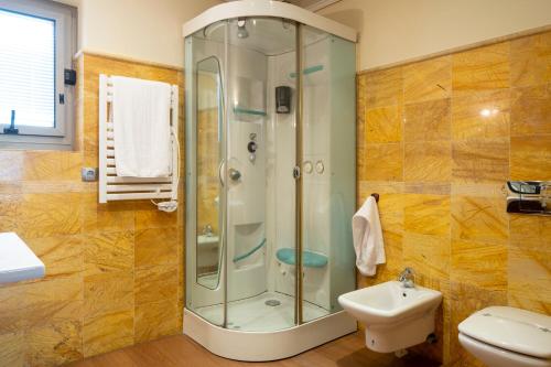 Ett badrum på Santiago Apartments Bilbao