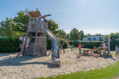 Ο χώρος παιχνιδιού για παιδιά στο Camping De Strandloper