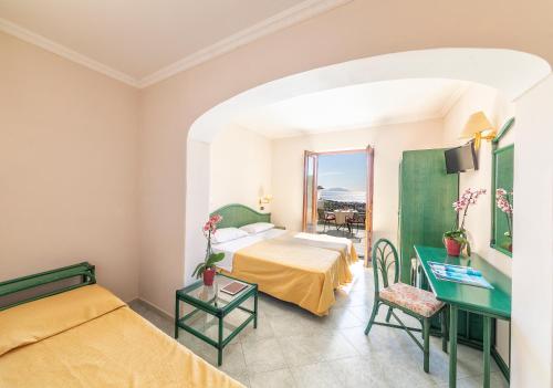 Postel nebo postele na pokoji v ubytování Hotel Belvedere
