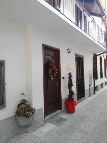 a door of a building with two potted plants at Monolocale Candiolo in Candiolo
