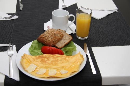ホテルの敷地内または近くでの食事または食べ物