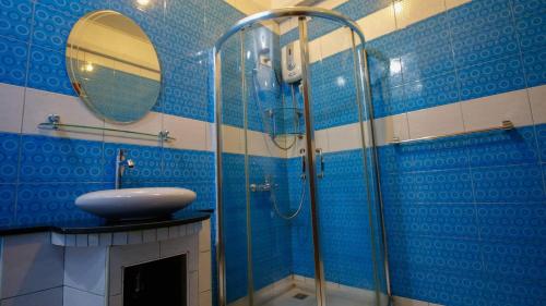 Ett badrum på NVH Coron Palawan