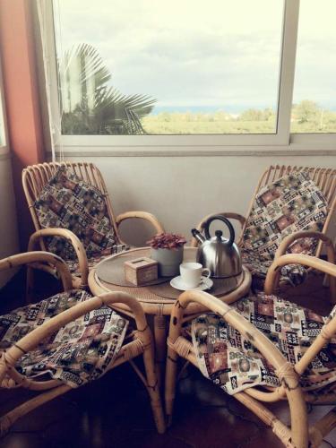 a table and two chairs with a tea kettle on it at Villa Sofia in Pramaggiore