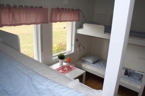 a bedroom with a bed and a window at Bogesund Slottsvandrarhem in Vaxholm
