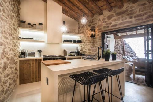 Dapur atau dapur kecil di Mora de Rubielos con Piscina