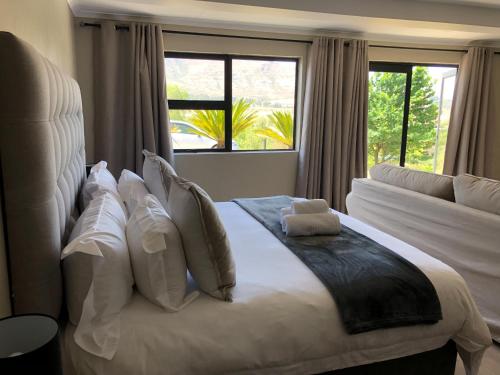 Ένα ή περισσότερα κρεβάτια σε δωμάτιο στο Lola's Self Catering Accommodation