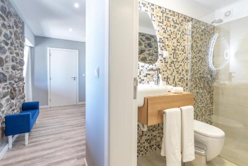 Koupelna v ubytování Casa Mariana by Rent2U, Lda
