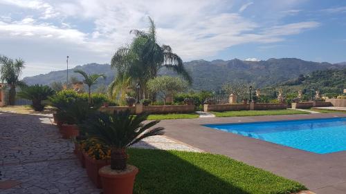 Kolam renang di atau dekat dengan Villa Gramati