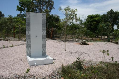 a monument in the middle of a field at Chácara Lápis Lazuli in Cavalcante