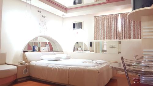 Postel nebo postele na pokoji v ubytování L'acqua Motel Express