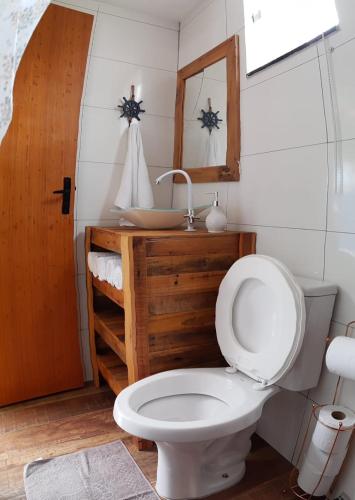 Ένα μπάνιο στο Flat Container Pontal do Atalaia