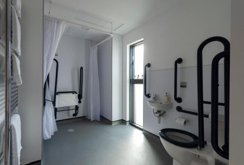 Bilik mandi di Apartrooms Aberdeen