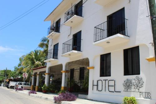 a hotel on the side of a street at Hotel Arrecife Huatulco Plus in Santa Cruz Huatulco