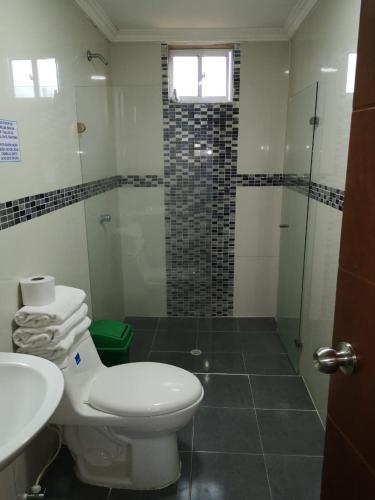 Ένα μπάνιο στο Apartamentos Isla Tropical