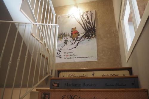 a staircase with a painting of a bear on the wall at B&B Antique Maison in Soave