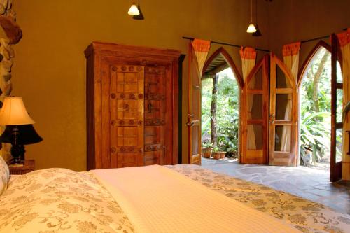 Säng eller sängar i ett rum på Hacienda La Isla Lodge