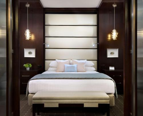 a bedroom with a large bed and two lights at Hyatt Regency Boston in Boston