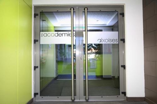 Фасад или вход в Résidence Les Académies Aixoise