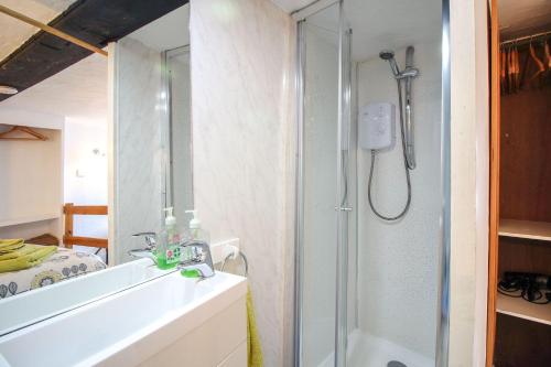 A bathroom at Chy Rani