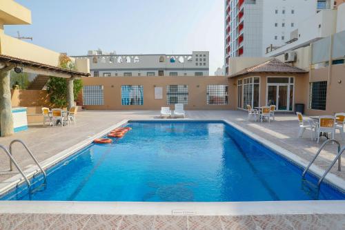 Swimmingpoolen hos eller tæt på Taj Plaza Hotel