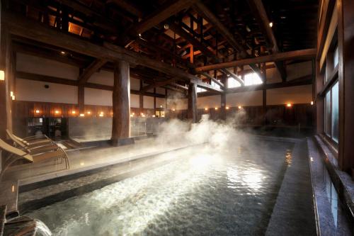Bazén v ubytování Highland Resort Hotel & Spa nebo v jeho okolí