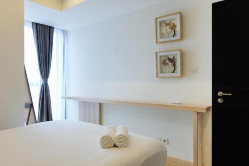Postel nebo postele na pokoji v ubytování Elegant Best View 1BR Branz BSD City Apartment By Travelio