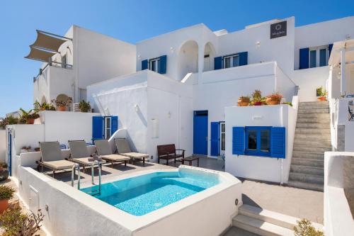 uma villa com uma piscina e uma casa em Afrodete Hotel em Firostefani